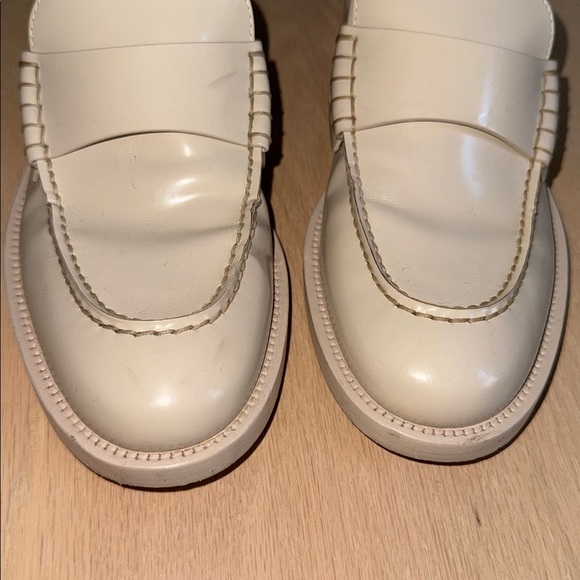 Chanel Loafer - Picture 2 of 9